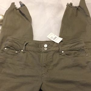 NWT Cato Olive jeans, size 8 with distressed ankle